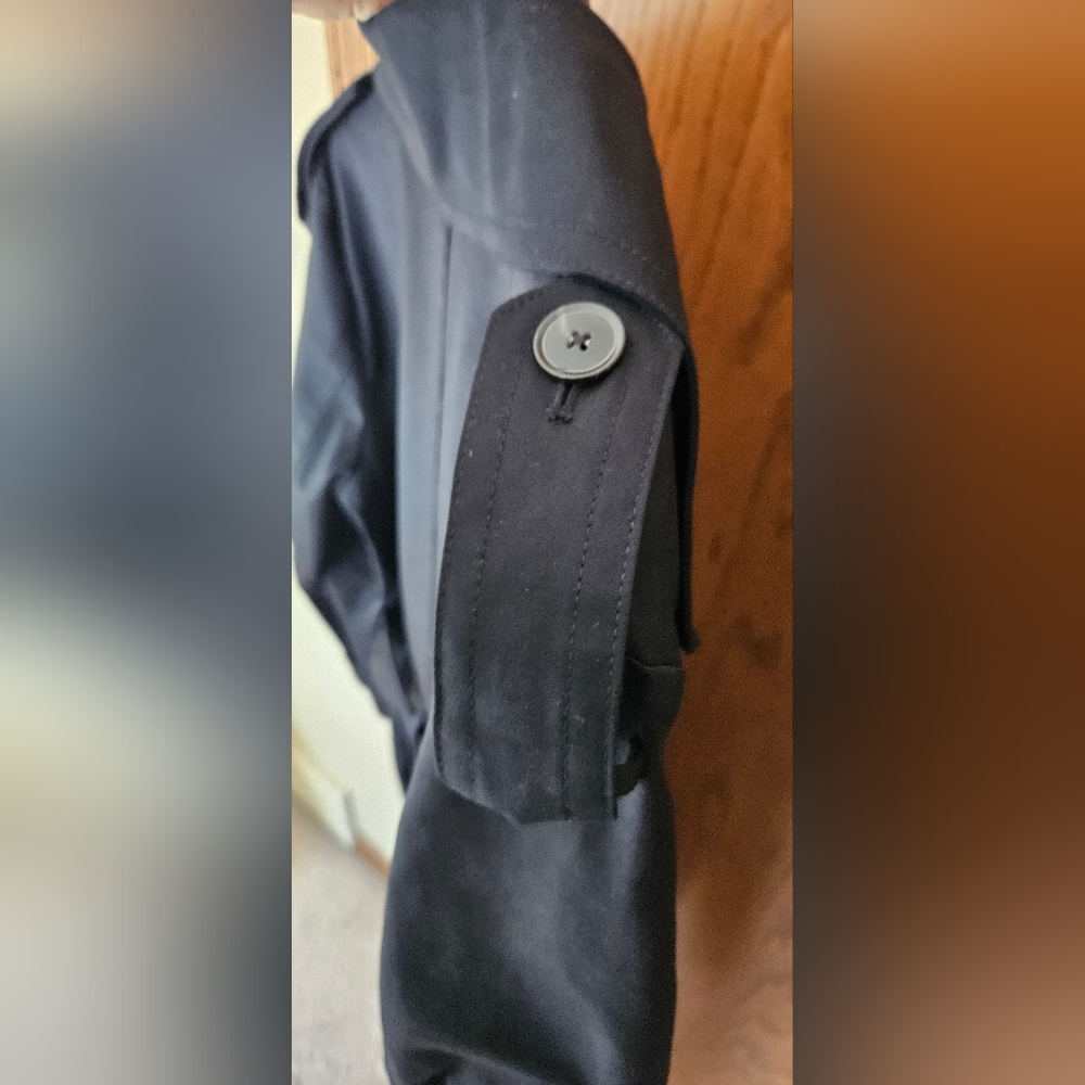 Banana Republic Timeless trench coat - Picture 8 of 15
